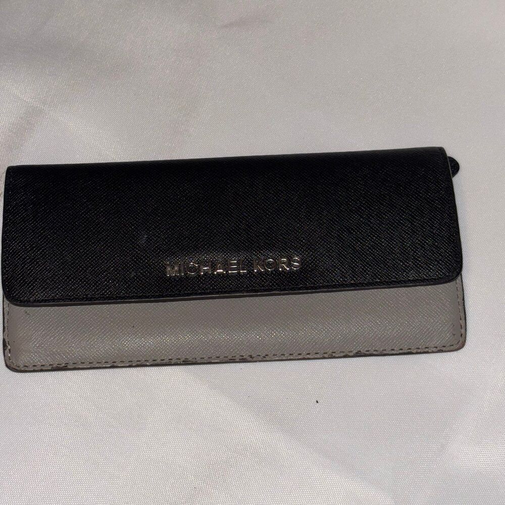 Michael Kors Wallet Bundle 4 different styles - image 10